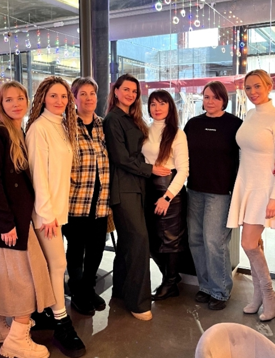 Я с девочками. 