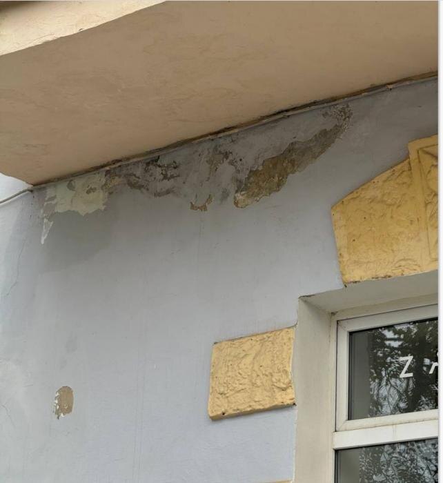 Фонд капремонта подал в суд на подрядчика из-за трещин и вздутий на фасаде дома в Пскове
Фото: Арбитражный суд Псковской области