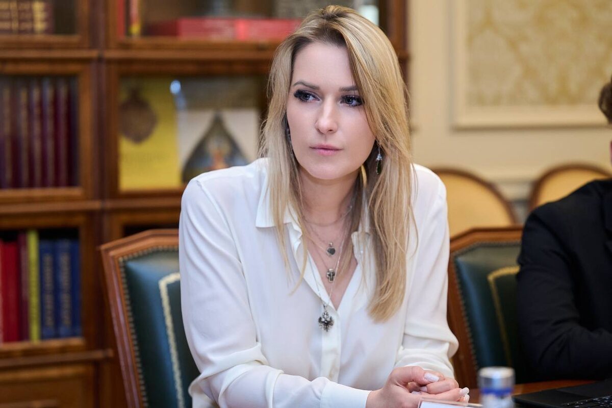 Яна Лантратова.(Источник Яндекс Картинки).