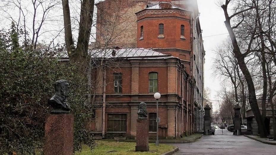    В корпусе, построенном в 1889-1890 годах, производилась дезинфекция белья при помощи пара и особых печей Автор фото: Citywalls.ru