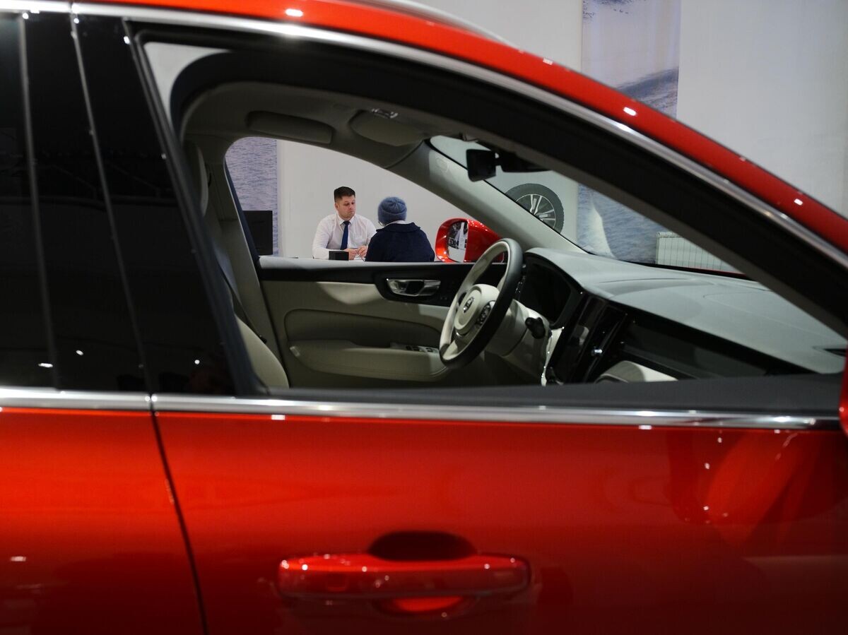    Продажа автомобилей в автосалоне | © РИА Новости / Сергей Пятаков