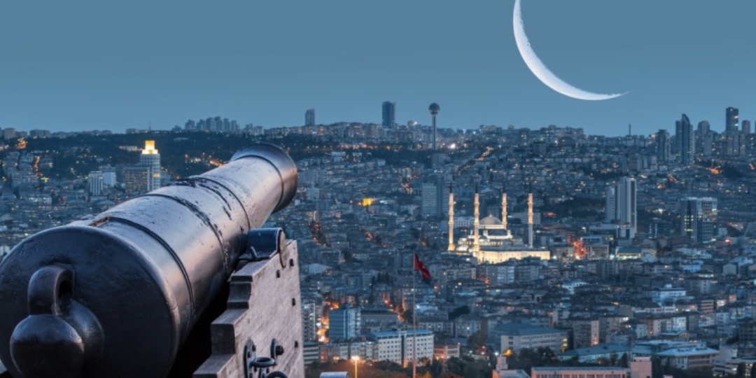 Традиция стрелять из пушки во время Рамадана