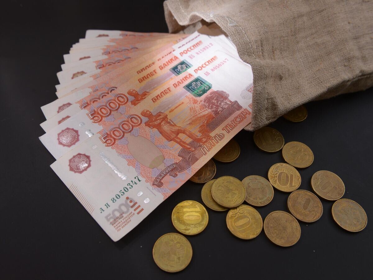    Денежные купюры и монеты России© РИА Новости . Владимир Трефилов