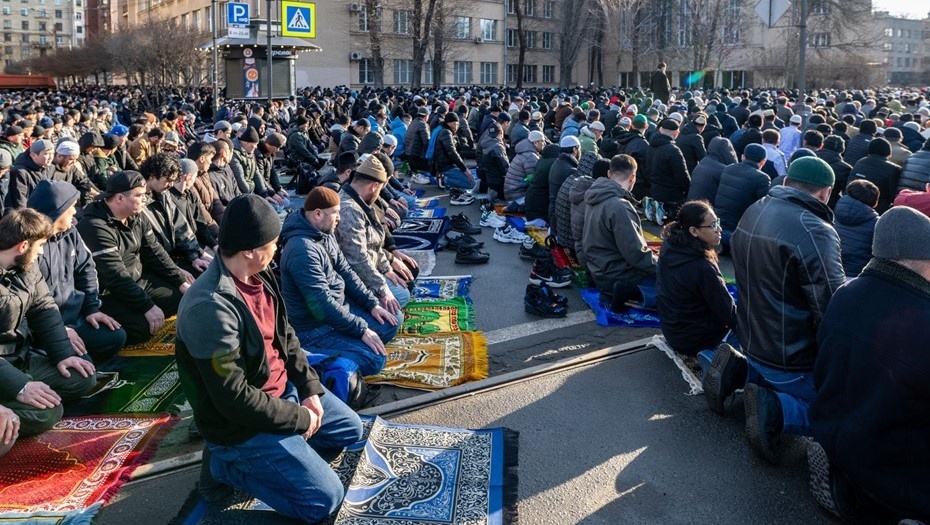 Автор фото: Михаил Тихонов / "ДП". Празднование Ураза-Байрам в Петербурге.