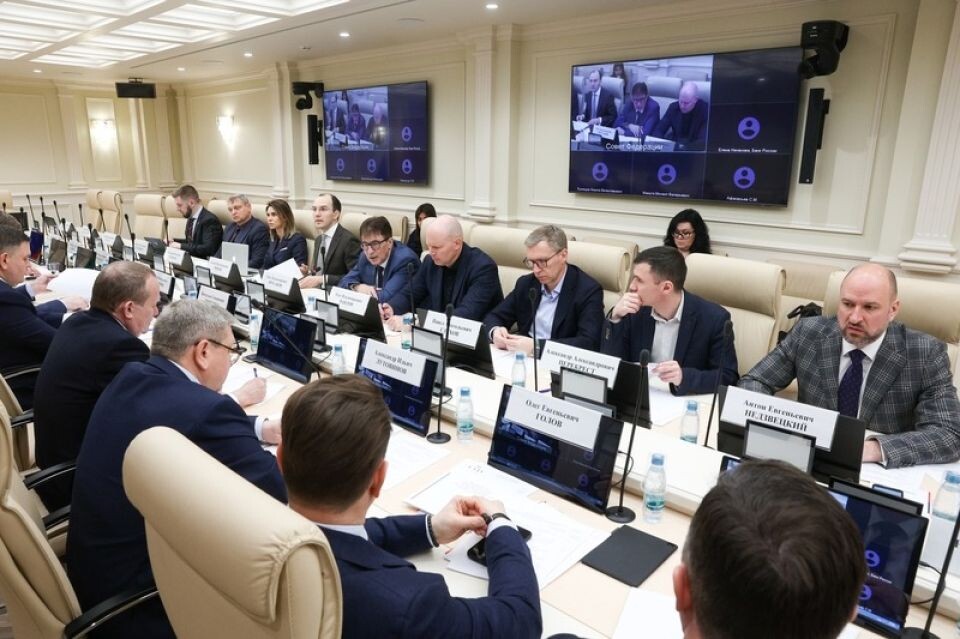    "Круглый стол" в Совете Федерации. Виктор Зобнев. Источник: пресс-служба Совета Федерации РФ