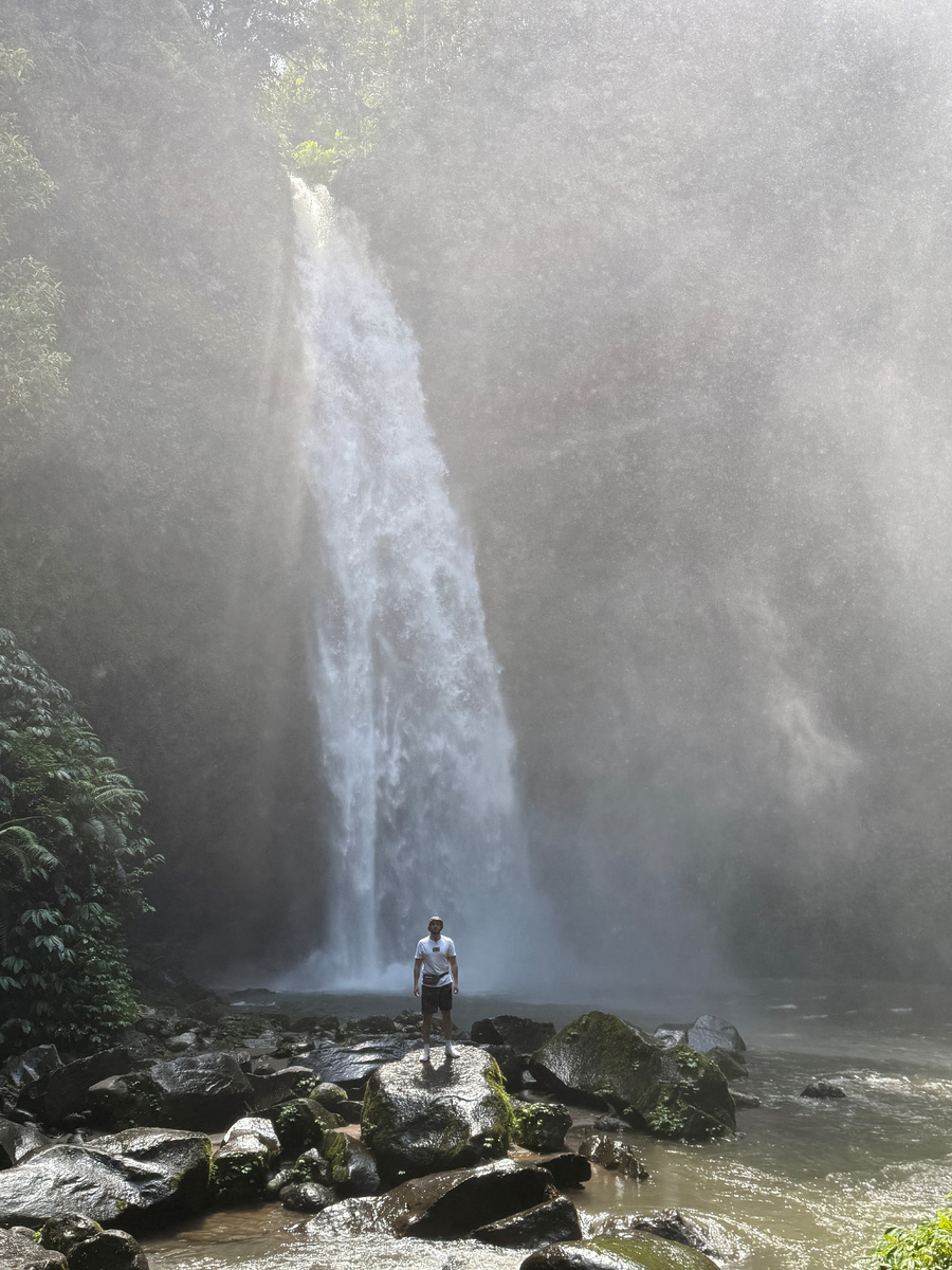 Я и невероятный водопад.