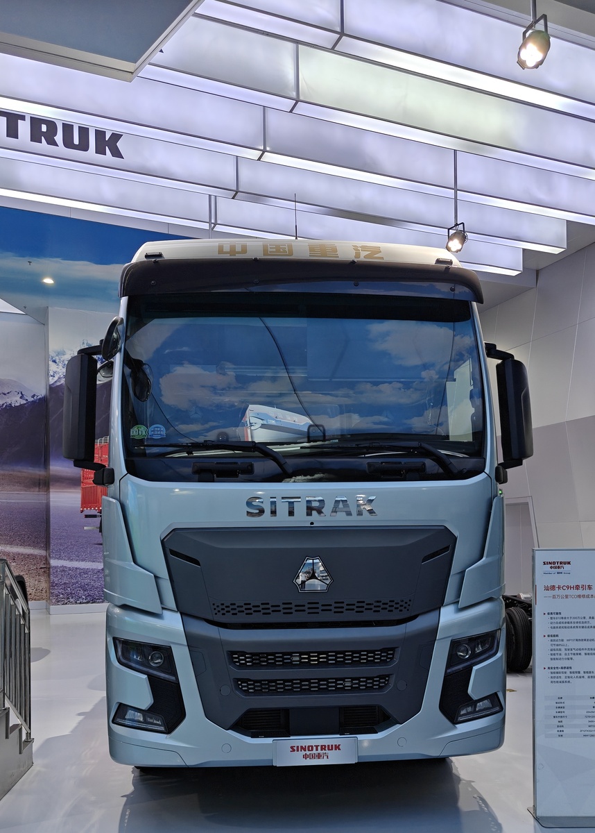 Электромобиль SITRAK, использовавшийся для парада пилотов