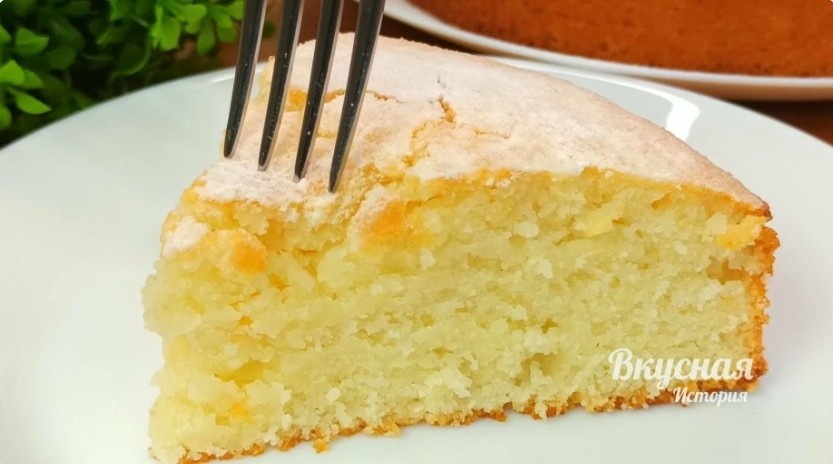 Часто покупаю кефир для этого рецепта. Без яиц, все смешала и в духовку. Самый простой и вкусный пирог.