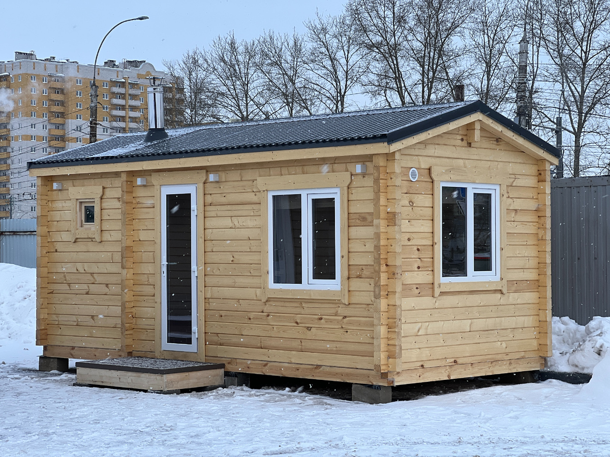 Мы разработали серию мобильных бань из профилированного бруса, которые можно купить уже в готовом виде.
