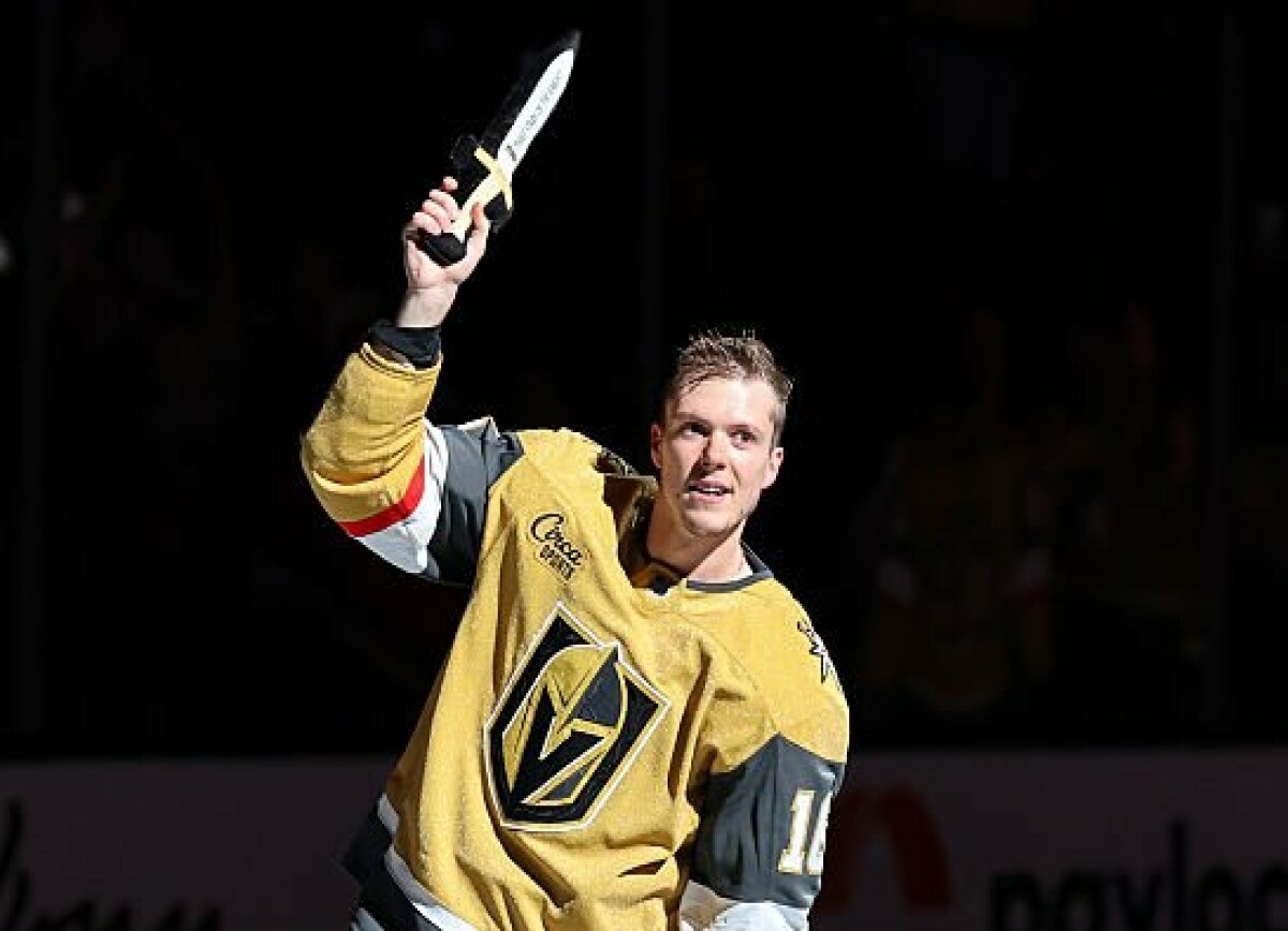     The Hockey Writers о текущей форме Дорофеева из «Вегаса»: выглядит настоящей машиной
