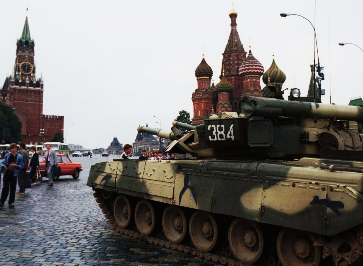 Т-80УД на Красной Площади в Москве 19 августа 1991 года.                                                                                              Фото: ТАСС