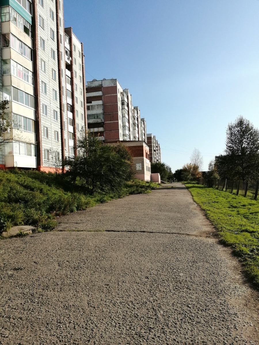 Дорога в сторону магазинов из первых абзацев