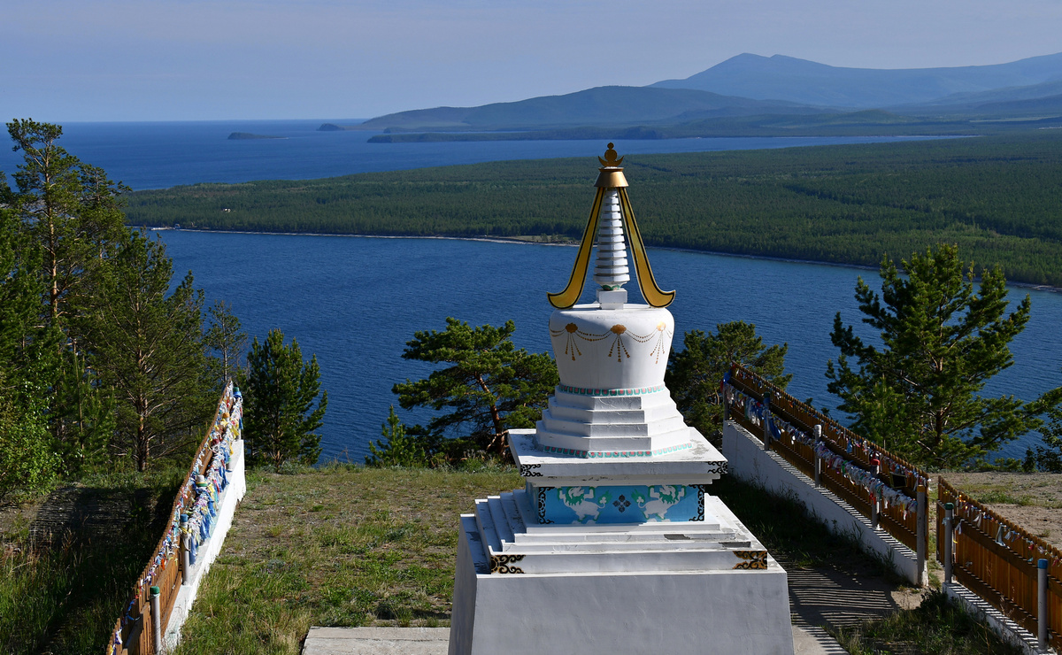 Буддийская ступа «Дружбы и Примирения», расположенная в 18 км от г. Северобайкальска, символ мира, гармонии, духовного единства и преодоления конфликтов. 