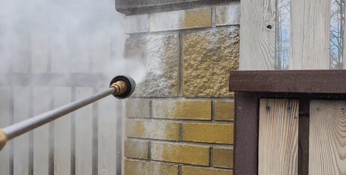 Фасадная кладка: Почему 90% строек в РФ обречены на «высолы» и разрушение