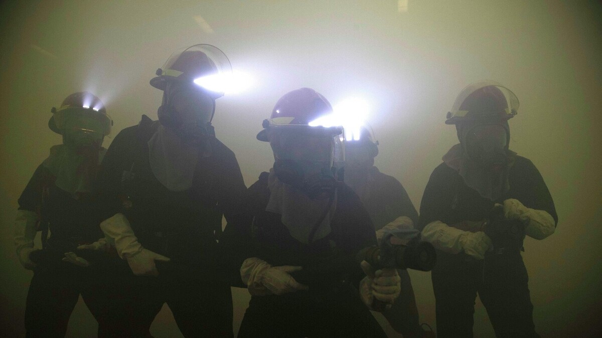 тушители пожара.  фото: яндекс.