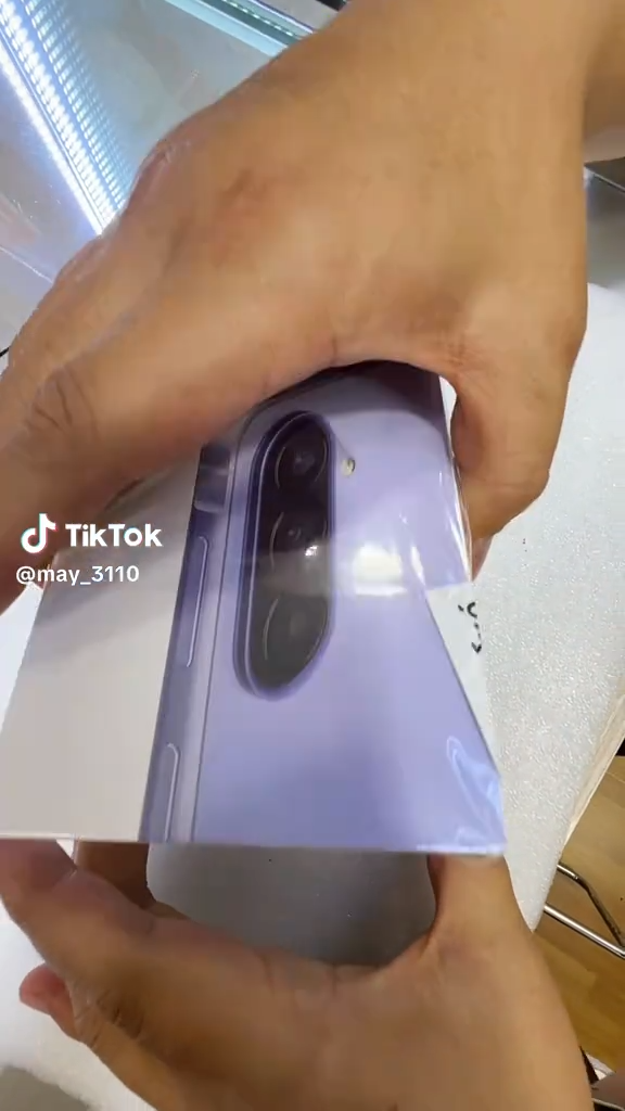    В сети появилось видео с распаковкой неанонсированных Samsung Galaxy A37 и A57