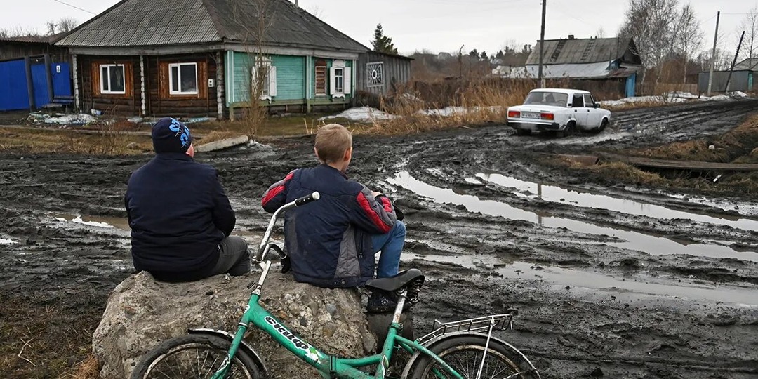 Россияне стали экономить на всем и живут без сбережений, а число долларовых миллиардеров растет