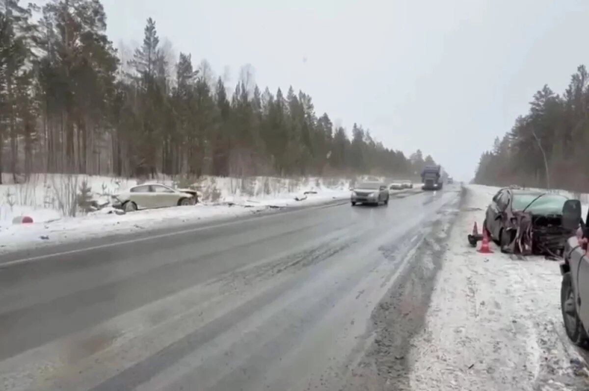    Трое взрослых и младенец пострадали в ДТП на трассе в Иркутской области