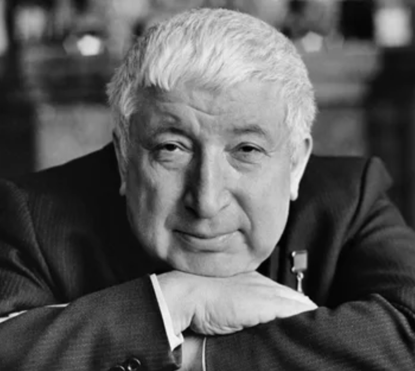 Расул Гамзатов.