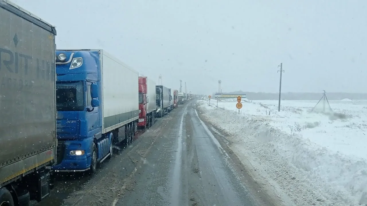 Трасса М-5. Дорога через горы. Урал. Гололед. Снегопад. Метель. Фото с Яндекса.