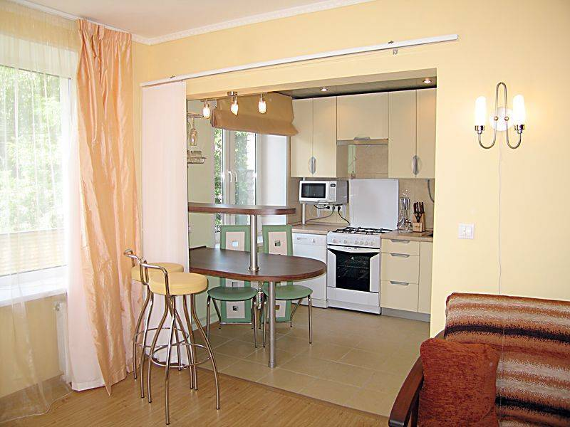 Тут все-таки задумались, судя по шлангам, газ оставили, перегородку изобразили в виде откатной амбарной двери