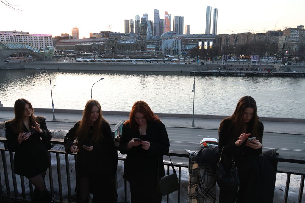 Ростовская набережная реки Москвы на фоне небоскребов «Москва-Сити», 15 марта 2026 года Фото: Getty Images