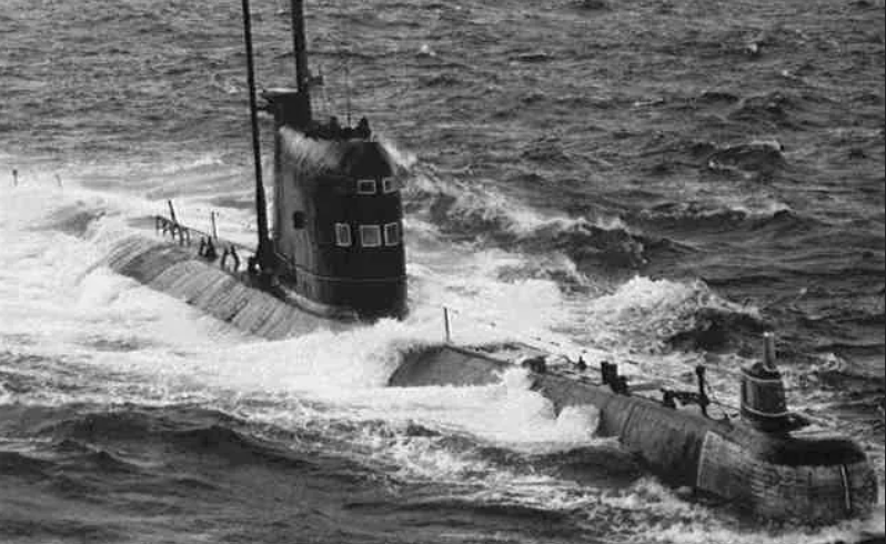 Подводная лодка проект 641 на ходу под дизелями. Фото: nl.pinterest.com