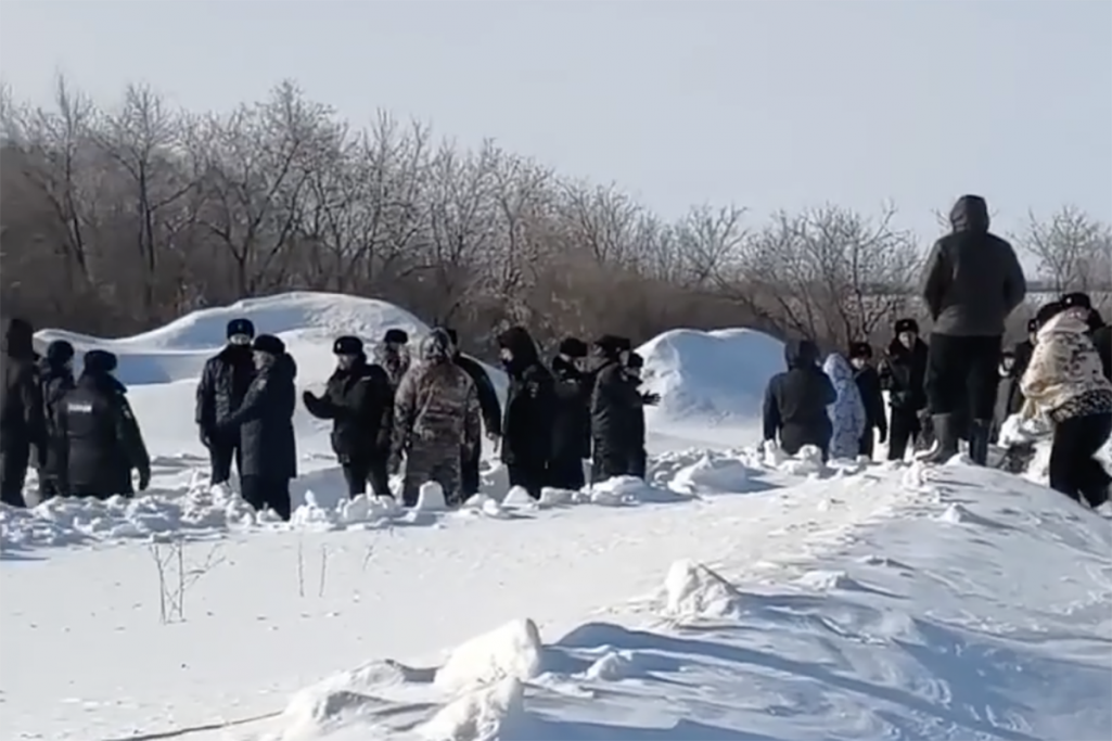 Задержания около села Новопичугово КВХ «Сибирский колос». Фото: Новосибирск Life / Telegram
