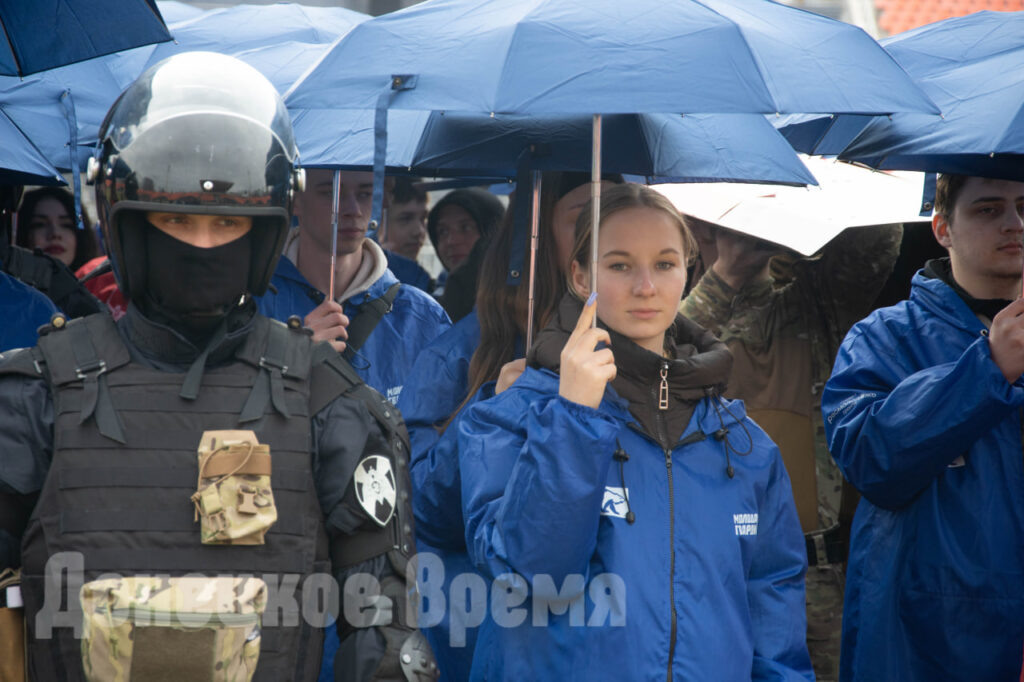 Акция в честь воссоединения Крыма с Россией в Донецке /Фото: Давид Худжец