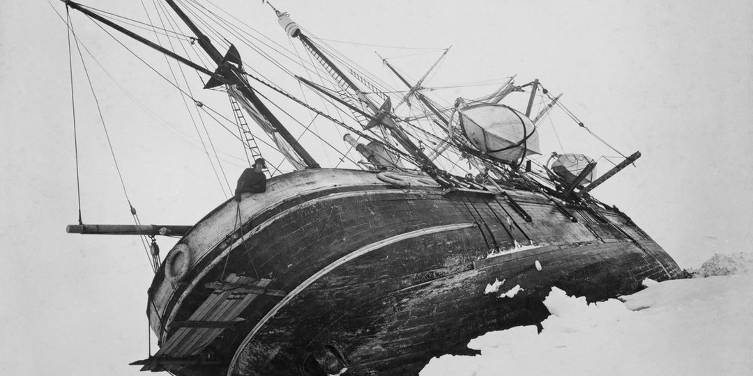 Его корабль раздавило льдами на краю света. Он всё равно вернул всех домой