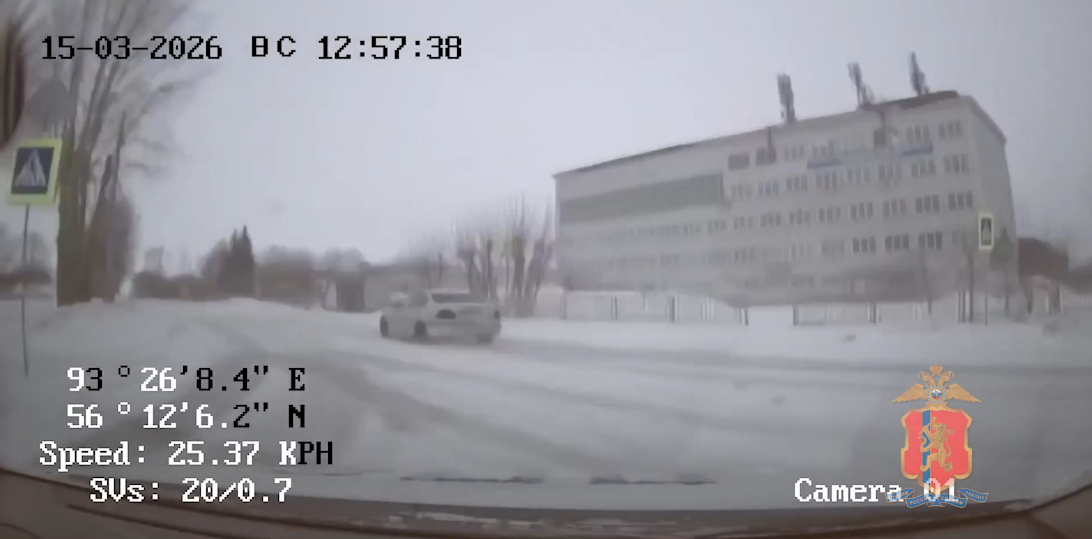     В Железногорске пьяный лихач протаранил машину полицейских во время погони