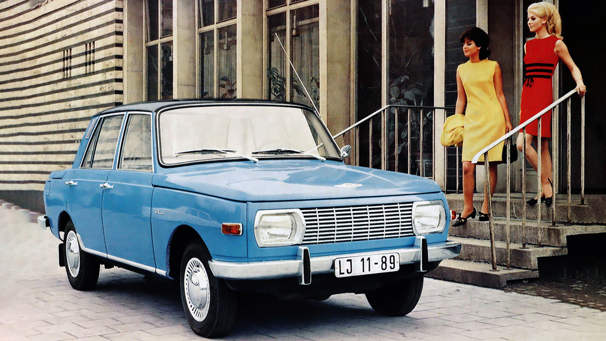 Кузов Wartburg 353 был спроектирован по принципу максимального объема при заданных габаритах. Прямые линии, плоские панели и четкие углы делали машину визуально строгой и солидной