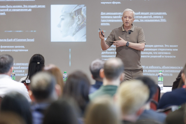    Эксперт по инновациям Борис Агатов выступил с семинаром о том, как бизнесу использовать ИИ.   
Фото: Сергей Елагин