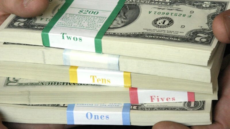     Доллары. altapress.ru