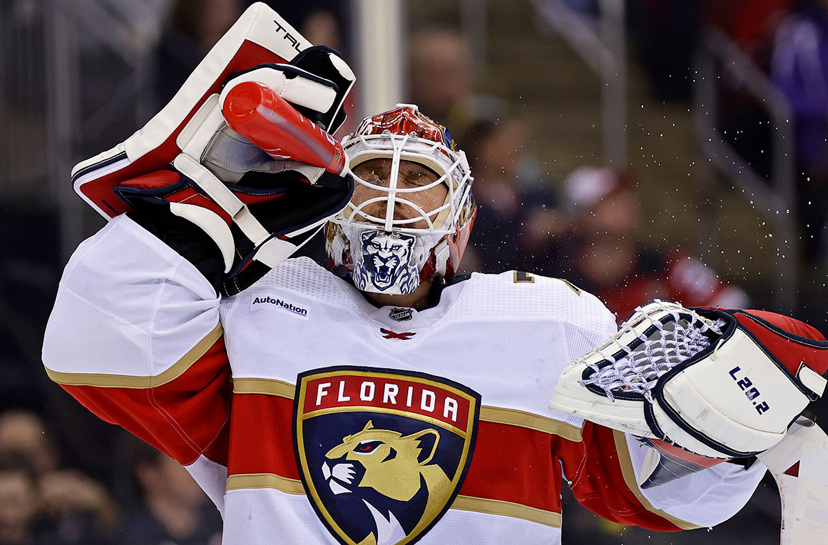    Хоккей Сергей Бобровский в форме "Флориды" - фото АР
