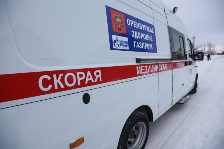    В Орске женщина выпала с пятого этажа, пытаясь почистить кондиционер Оренбуржье