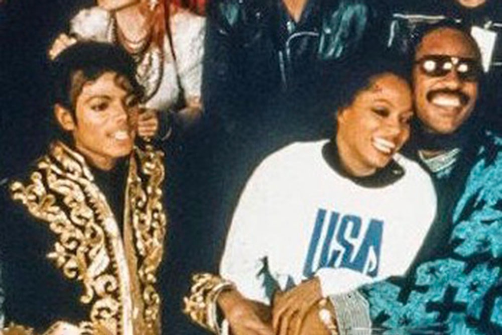    Майкл Джексон стал автором благотворительного хита We are the World. Пел с другими звездами. Делал добро. / Фото: Соцсети