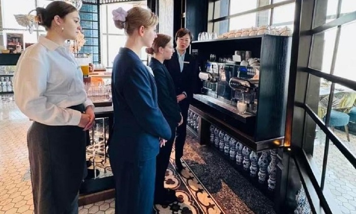    Российские студенты прошли стажировку в отеле в Китае