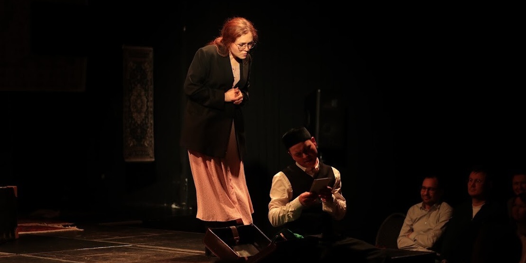 «Чыганак»/«Источник»: впервые на сцене Берлина поставили татарский спектакль