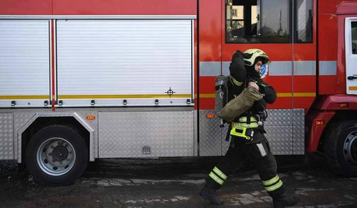     Пожарный. Источник: ria.ru Автор фото: Светлана Шевченко