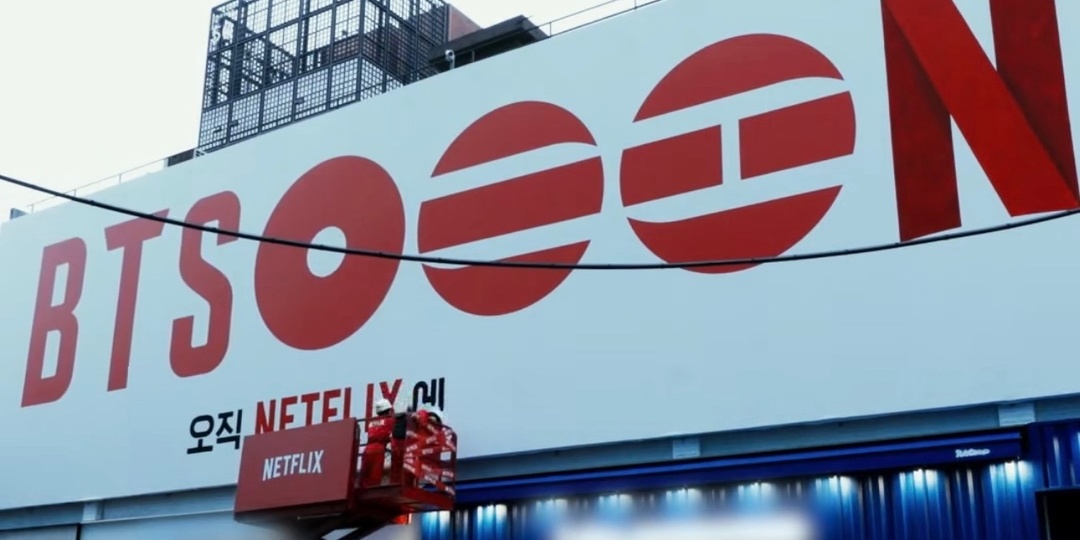 Сеул окрашен в красный цвет: Культурный и музыкальный туризм становится популярным благодаря возвращению группы BTS на сцену