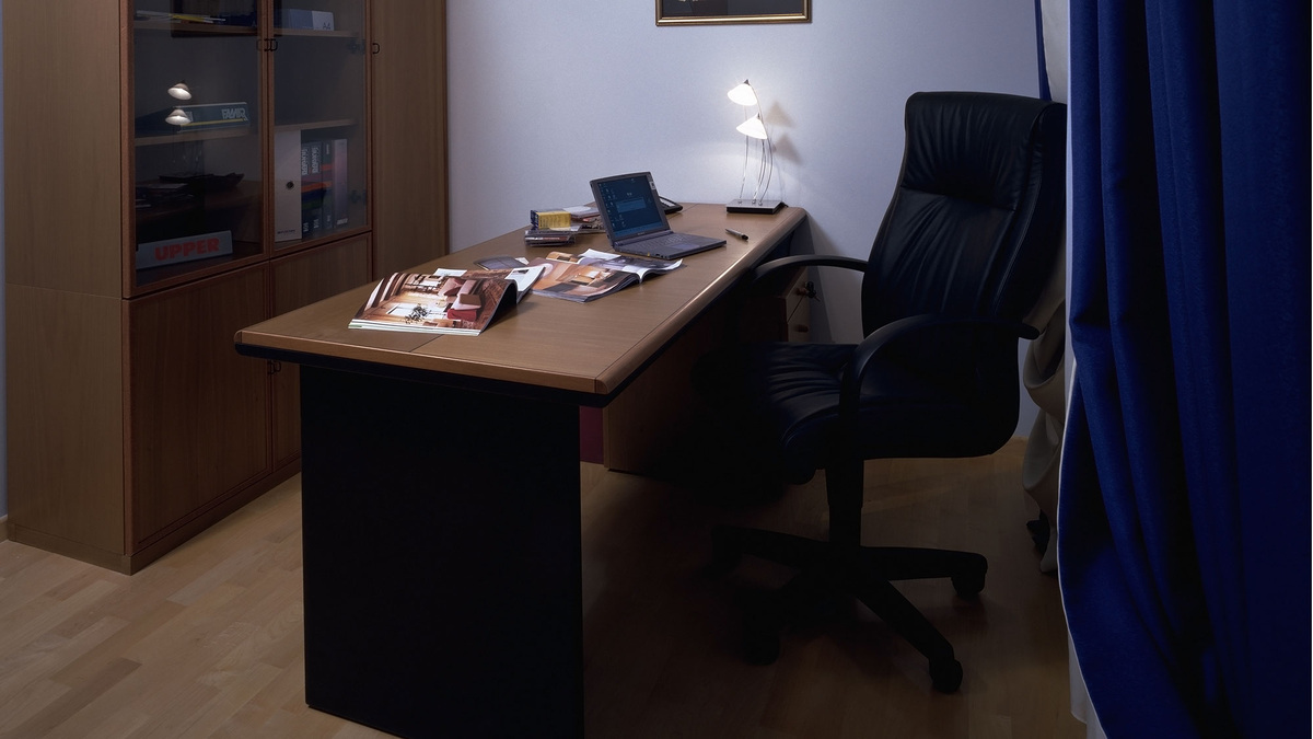    кабинет пустое кресло увольнение чиновник бюрократ ГЛ