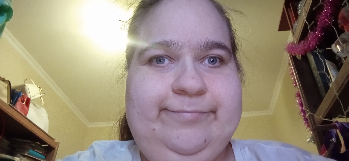 Доброе прекраснейшее утро весеннее, давай немного с вами поболтаем, немножечко проснулась, улыбнулась новому дню, просто полежала повалялась немножечко и. Взял свой прекраснейший день. Почитала что-нибудь интересненькое. И потом она хотела сказать: начала снимать новое видео, а на телефон оказался на зарядке, на зарядке, на столе что-то вчера в телефоне, в ноутбуке наработалось, так что не захотела вообще брать с собой поближе меня около кровати стоит, и я всегда после ужина. Ставлю телефон, а тут у меня и зарядки в телефоне оказалось мало, и, в общем, я решила, что не буду с тобой все тащить, я оставлю, отдохну хотя бы так чуть подальше телефончик от меня поваляется, ну там позанималась бы. Пошла наводить потом пришла, угу, пошла, да хорошо, где я ещё не проснулась, пришла, ну теперь буду по-другому называть, пришла помощница, переодела меня в наряд. Одежду сделала причёску, и теперь пошла в ванную комнату наводить утреннюю красоту всем хорошего настроения, пишите комментарии, ставьте лайки, подписывайтесь на канал, поддержите мой канал, пожалуйста, да на дом или целью вам будет не трудно, а мне очень будет приятно, потому что это мне. Очень сильно стимулирует для вас снимать видео и писать посты и снимать ролики всем хорошего настроения. До скорой встречи.