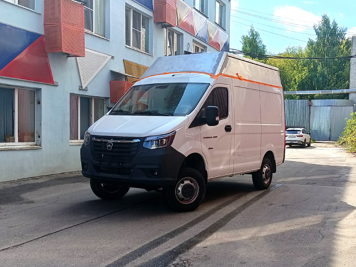 Автомобиль Соболь НН после установки подъемной крыши