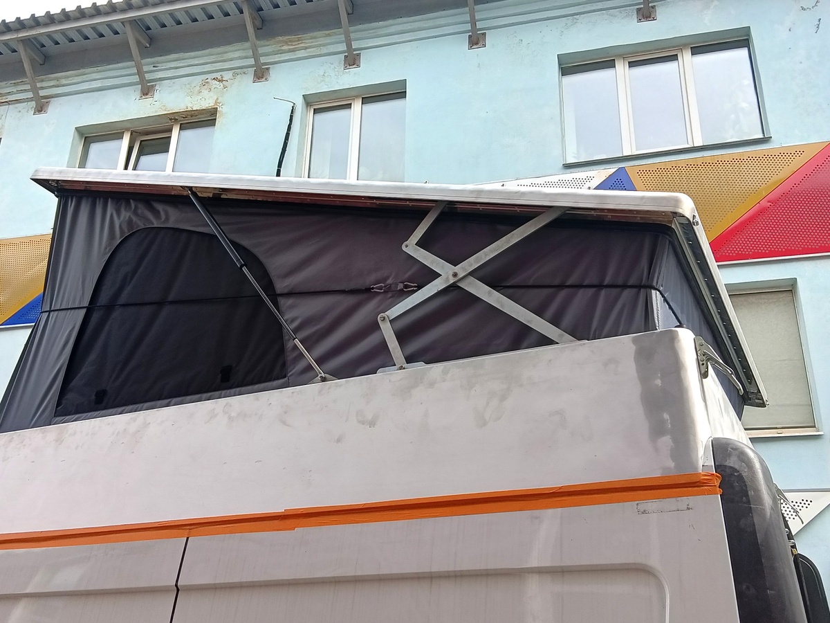 Автомобиль Соболь НН после установки подъемной крыши