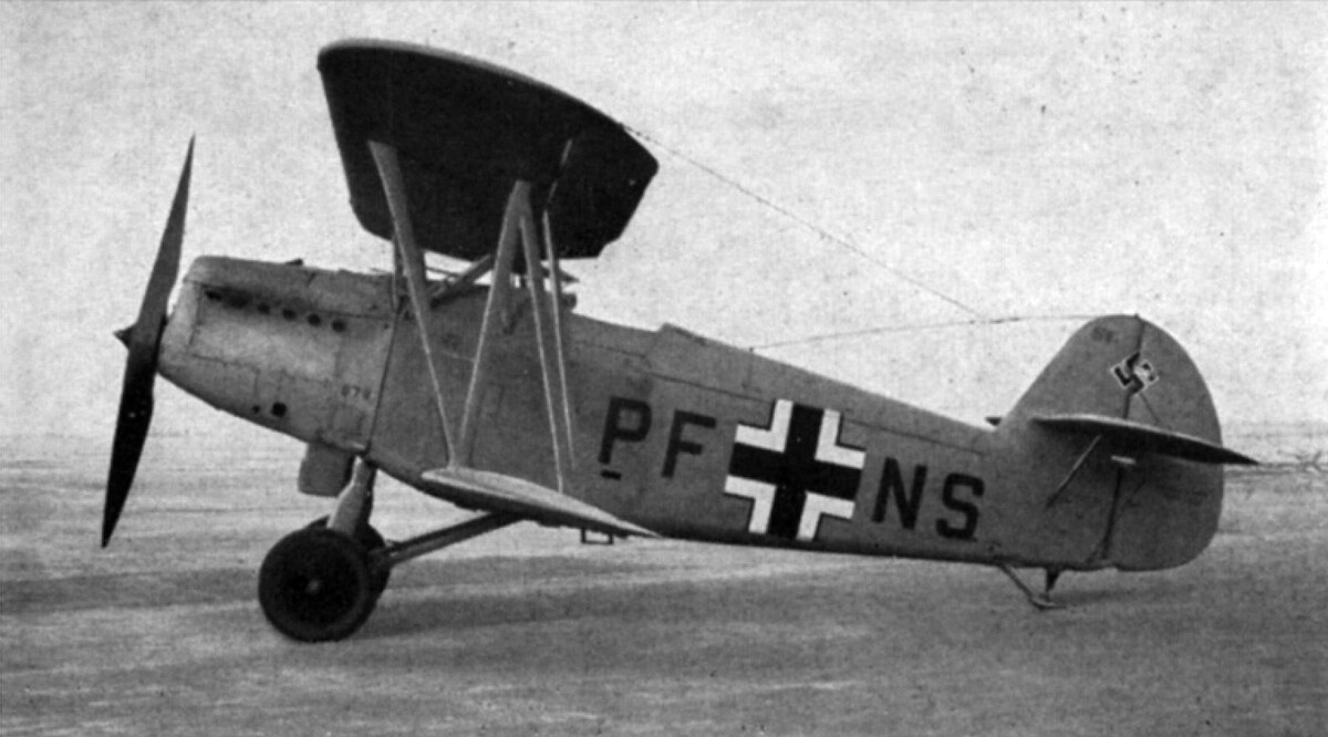 Немецкий истребитель-биплан Арадо Ar 65 – с 1931-го и по 1936-й годы таких самолетов выпустили 85, считая с опытными образцами