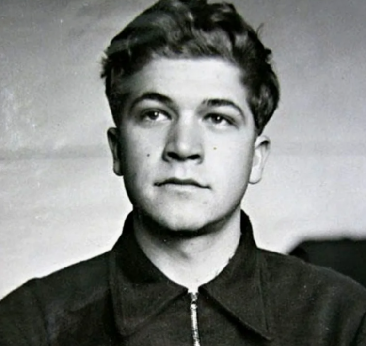 Фото: Владимир в молодые годы 