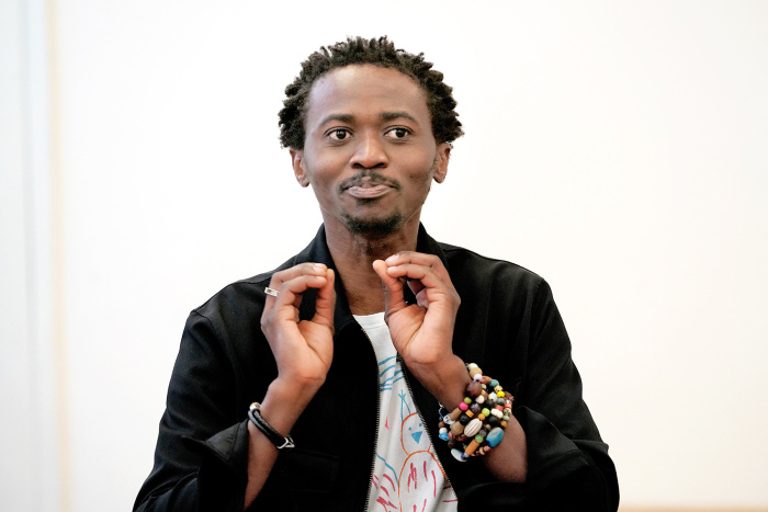    Чарли Ланду, известный блогер и стендапер.