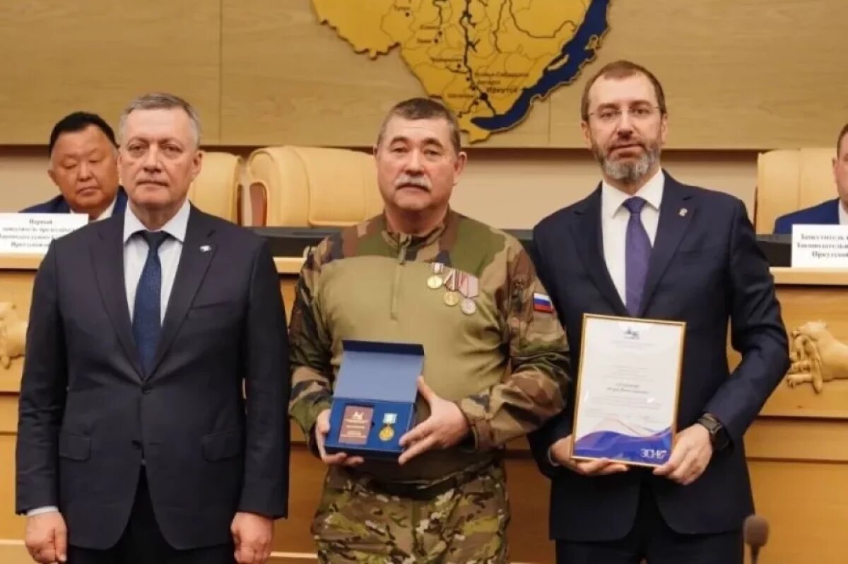    В Иркутске высокую награду вручили участнику СВО Игорю Сеченову