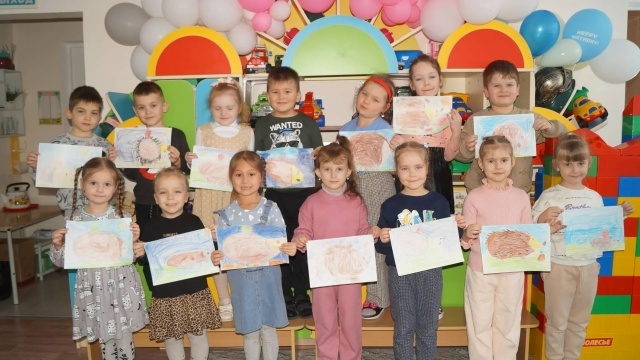    Воспитанники группы «Гномики» "Наша газета"